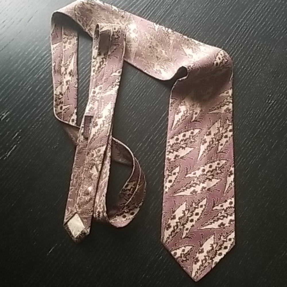 Ungaro Paris 100% Silk Made in Italy Tie